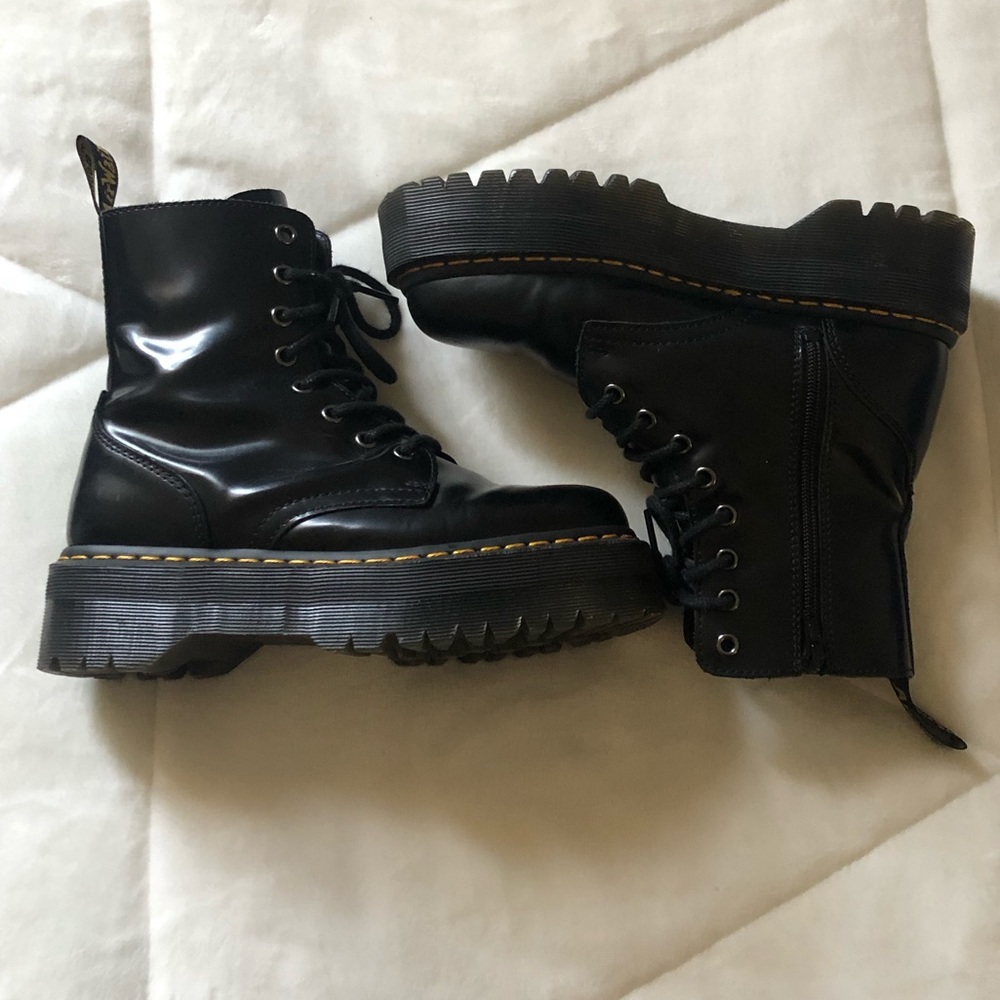 Dr.Martens Jadon platform boots